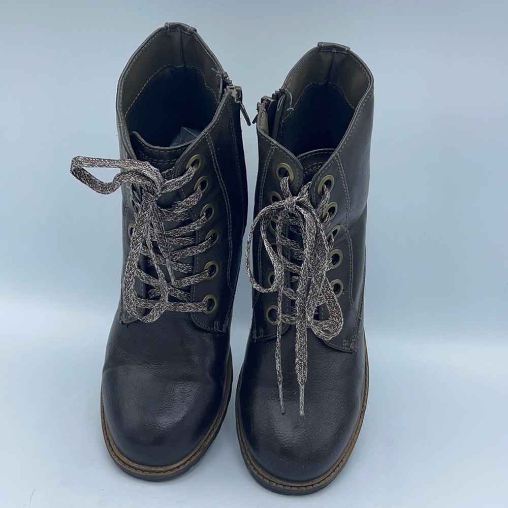CAT AND JACK COMBAT STYLE BOOTS BLACK LACES INCLUDED. - Picture 14 of 14